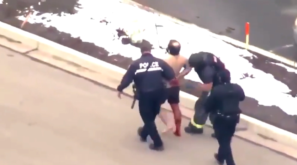 美國科羅拉多州超市發生槍擊事件，警方目前已逮捕1名可疑嫌犯。（翻攝自推特）