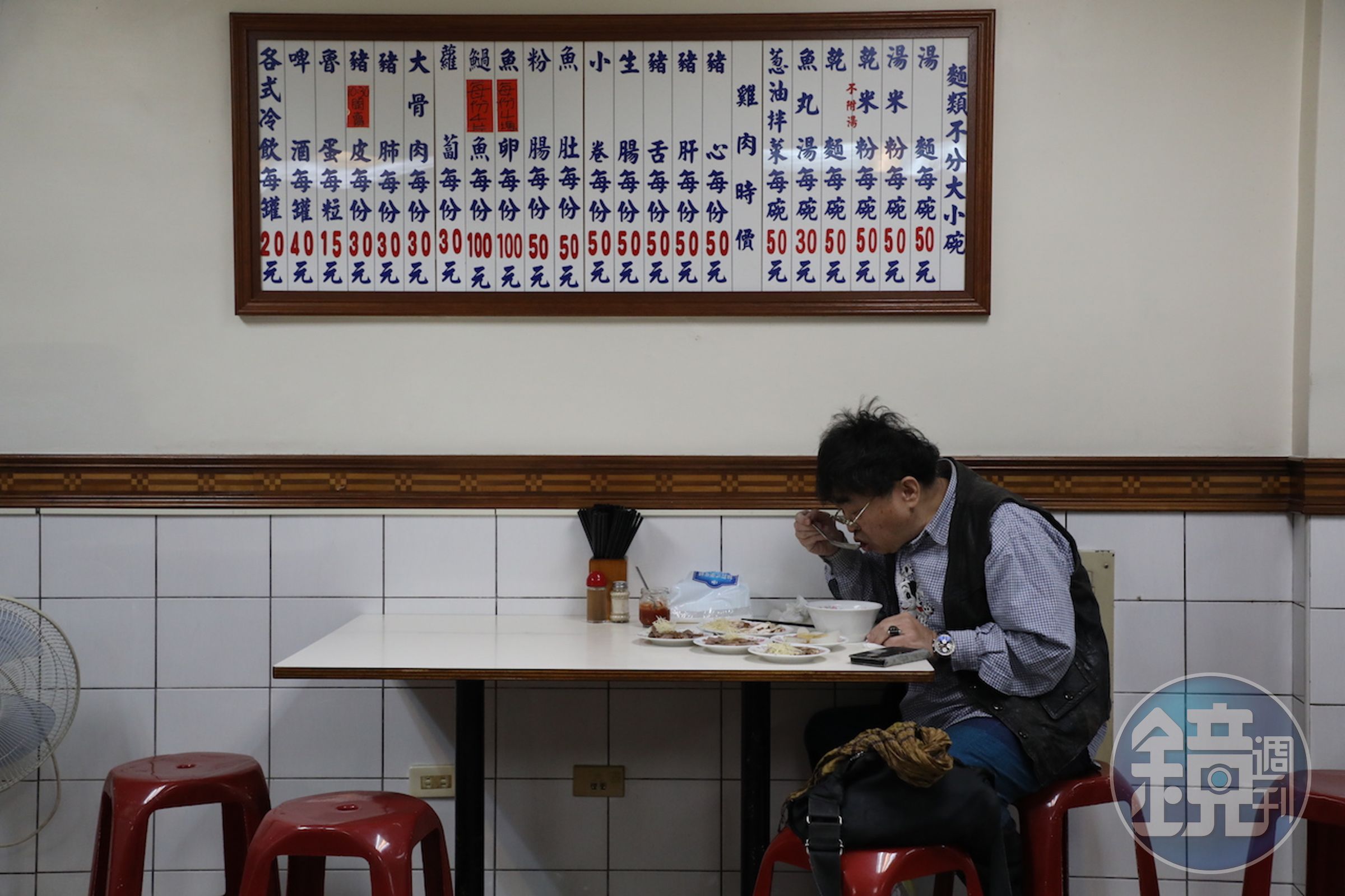 常見老客人一大早點滿豐盛的切仔料，價格從來不是考慮重點，吃得滿足最暢快。