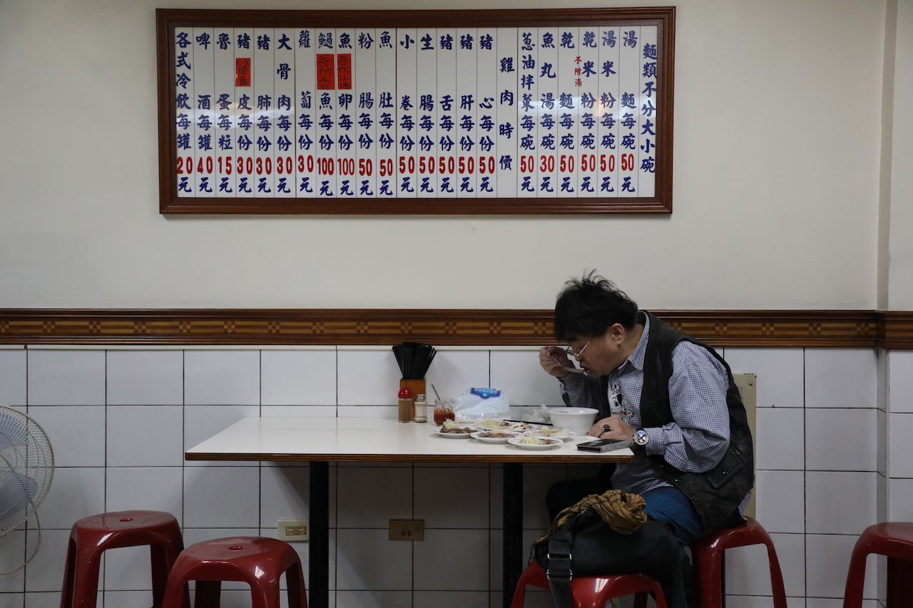 常見老客人一大早點滿豐盛的切仔料，價格從來不是考慮重點，吃得滿足最暢快。