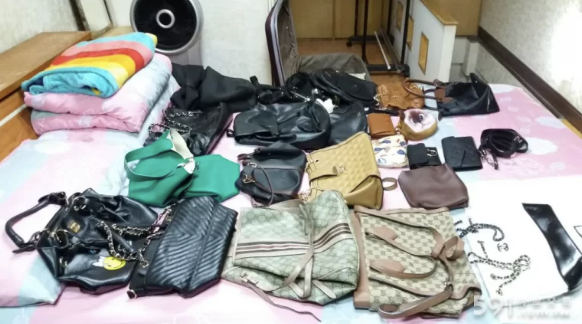 奇葩房東招租,表示入住即可免費使用名牌包。(翻攝自591租屋網)
