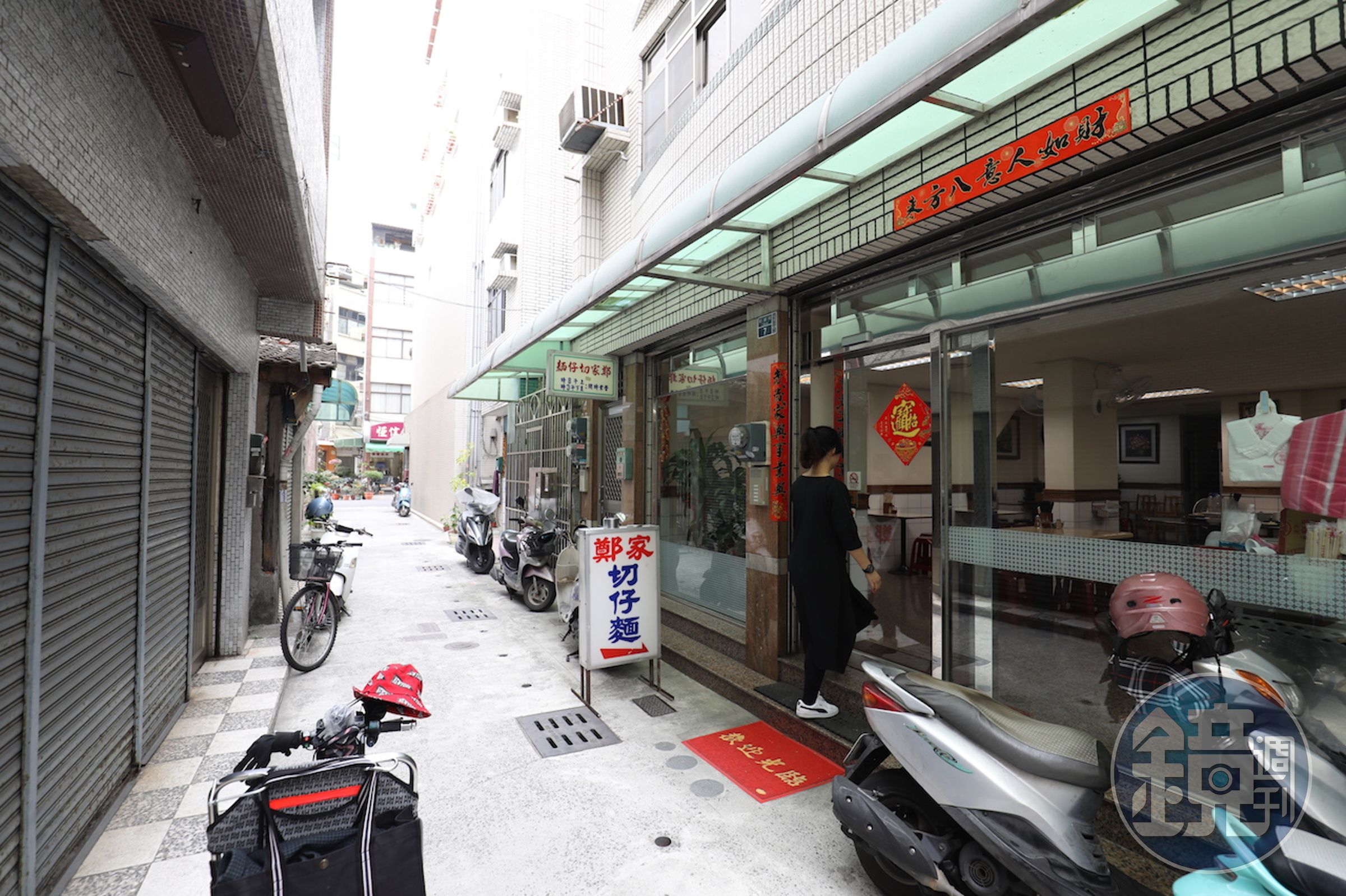 以美味湯頭和油蔥虜獲老客人的「鄭家切仔麵」，驕傲地迄立在高雄鹽埕區。