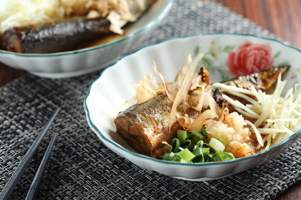 帶有香鹹微甜醬汁的「燒肉飯」，像吃涮嘴的肉乾。（60元／大碗、40元／小碗）