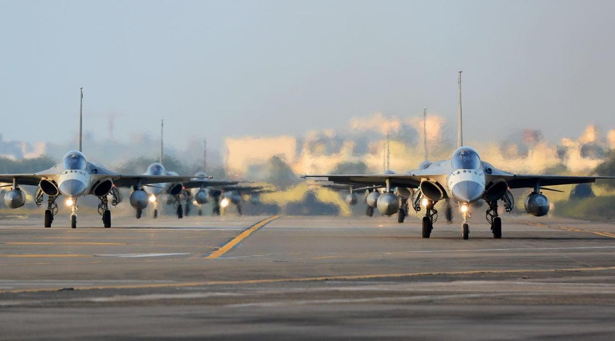 空軍駁斥F-5E戰機失事原因為「訓練大脫靶、飛行違紀」,表示報導內容與事實不符。(示意圖,翻攝自中華民國空軍臉書)