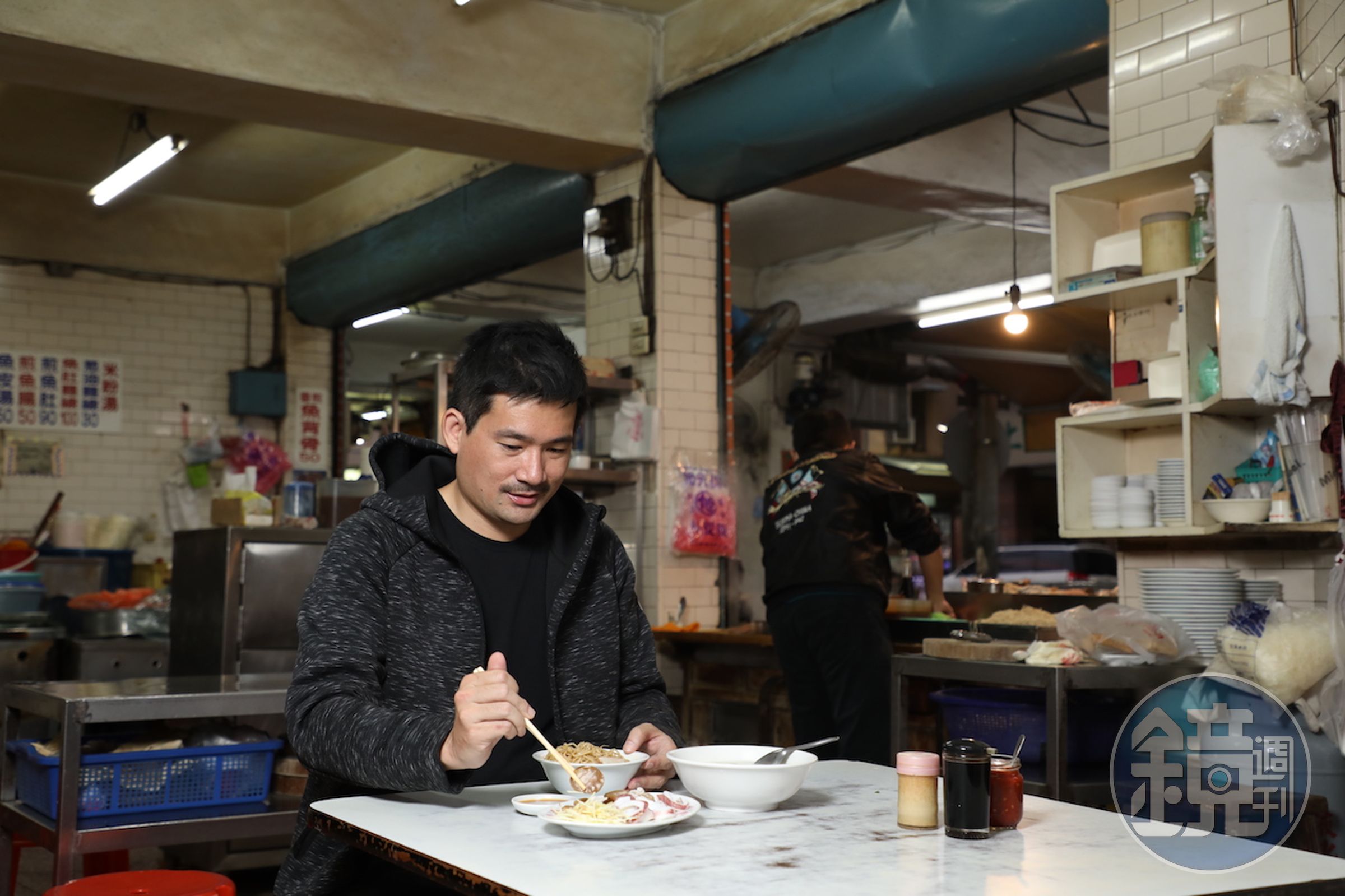 美食作家郭銘哲（Roger）對高雄的一日三餐加宵夜瞭若指掌。