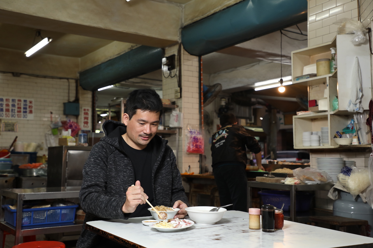 美食作家郭銘哲（Roger）對高雄的一日三餐加宵夜瞭若指掌。