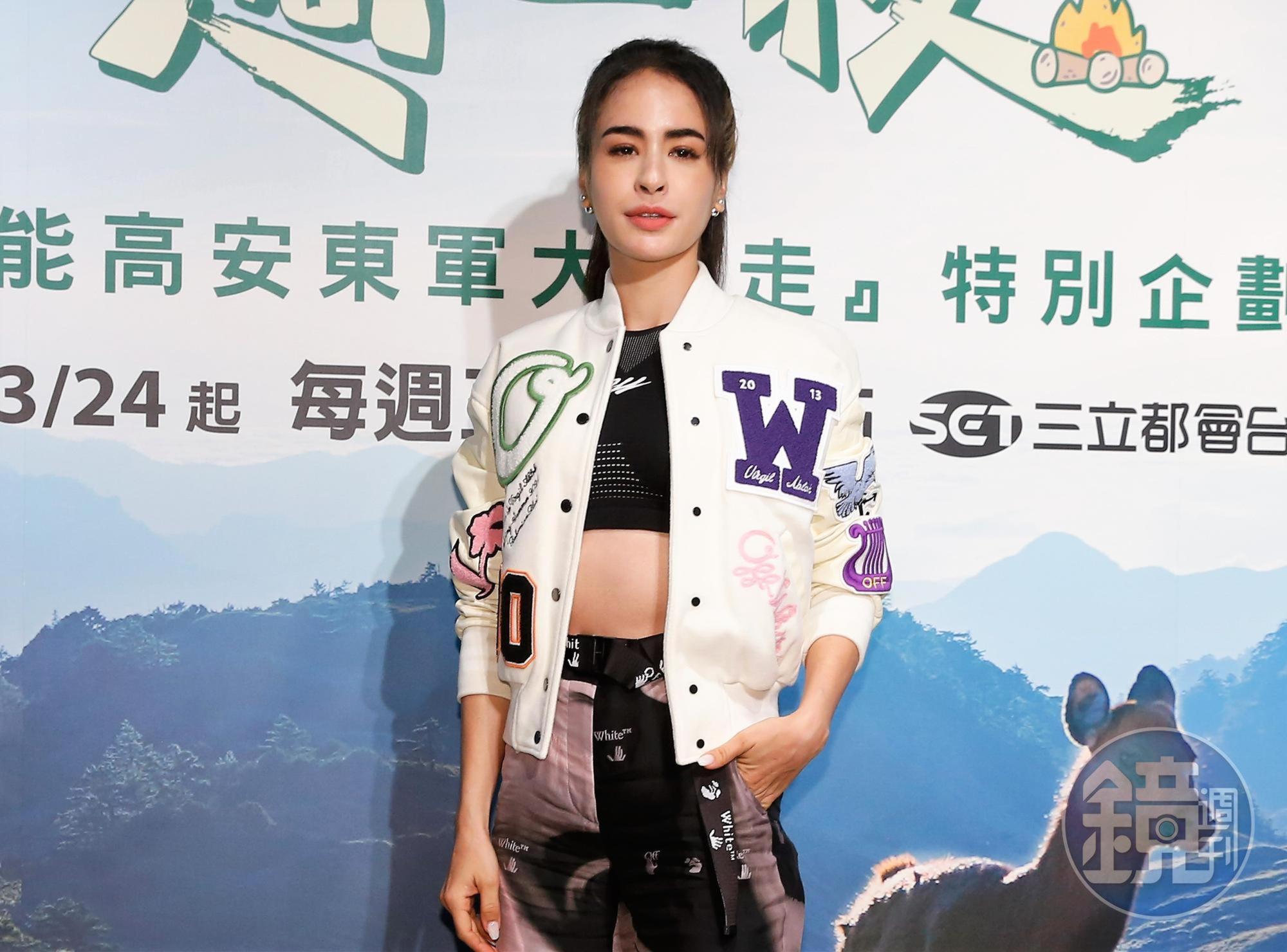 雷艾美錄製外景中途，一直心繫人在安寧病房的母親。