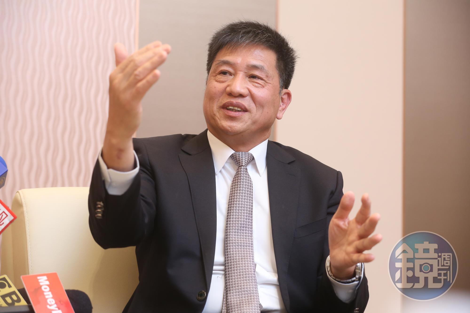 友達董事長彭双浪認為，「車廠缺的不是面板，反而是IC晶片。」
