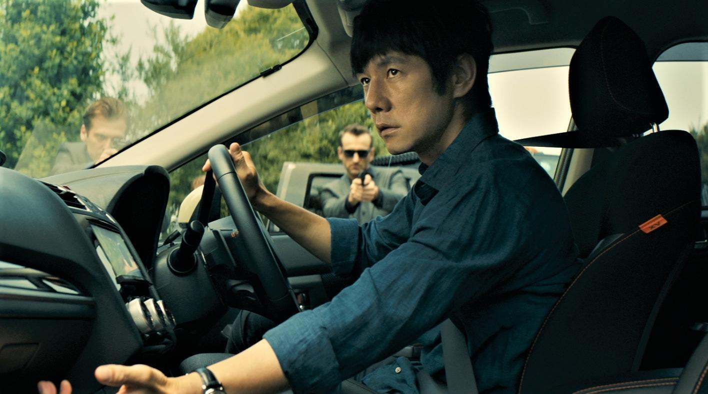 西島秀俊曾和綾瀨遙在大河劇中飾演兄妹,再次合作《電影版 嬌妻出沒注意》格外有默契。(龍祥電影提供)