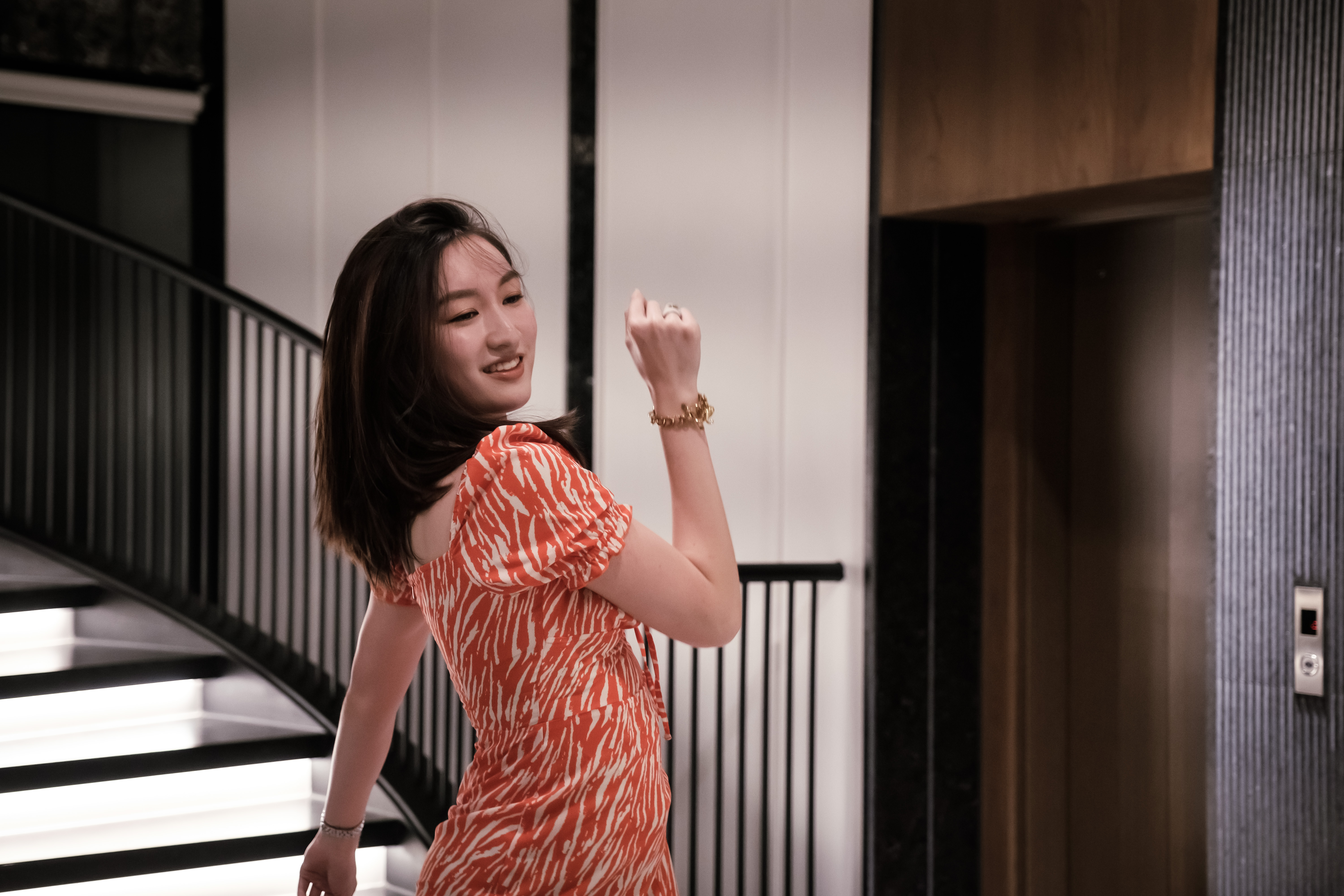 溫心舞從小在美國念書,開心回台灣拍戲結交到好朋友。(民視提供)