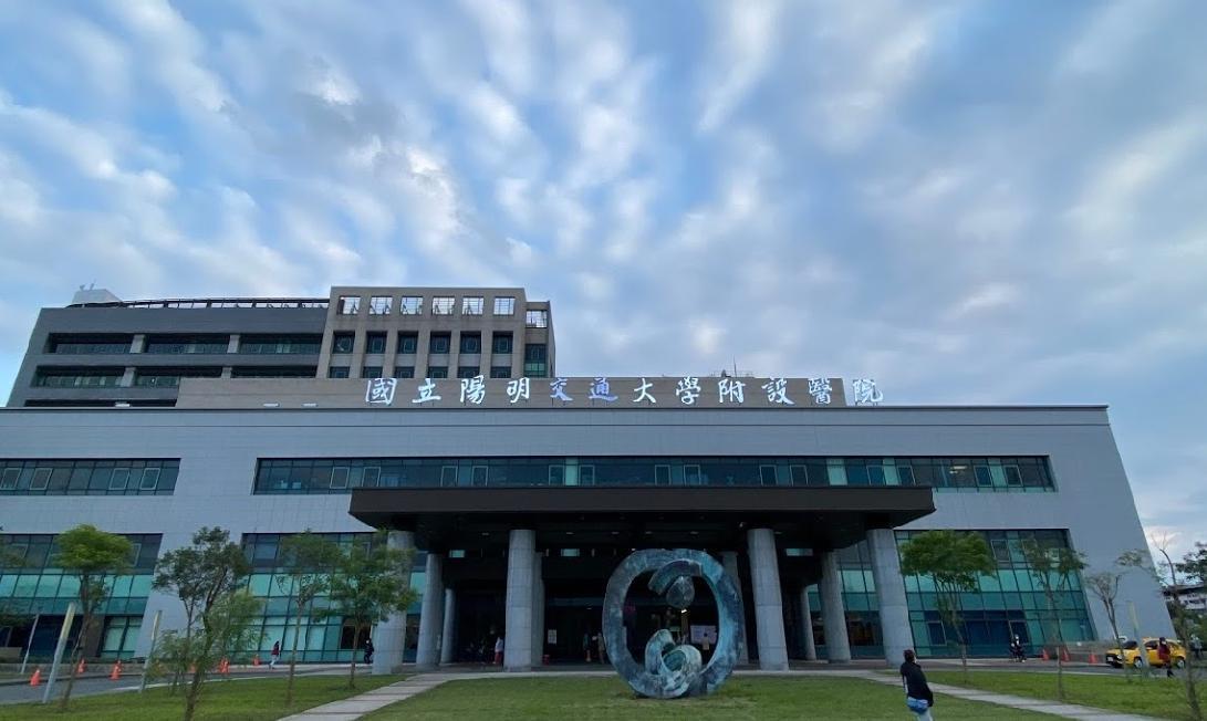 國立陽明交通大學附設醫院一名護理師遭民眾爆料。（翻攝自google map）