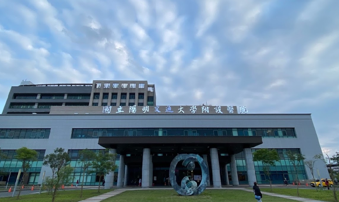 國立陽明交通大學附設醫院一名護理師遭民眾爆料。（翻攝自google map）