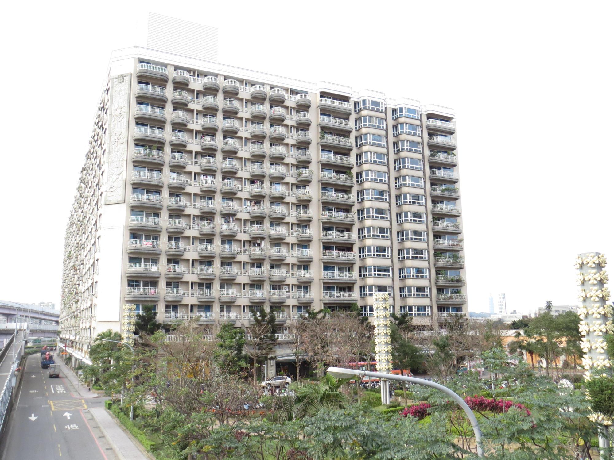 環狀捷運站通車,不僅帶動周邊區域房價上漲,更間接替房產保值。其中,以鄰近十四張站、央北重劃區的小坪數物件,為熱門首選。