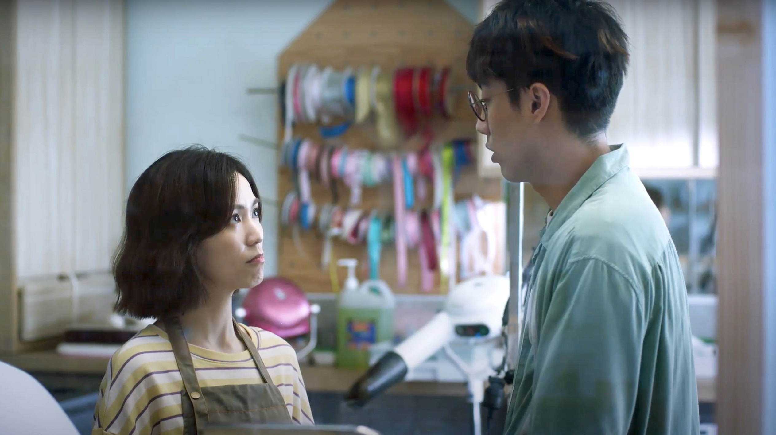 辛樂兒主動出擊，木頭男蔡凡熙被直球告白。（七十六号原子提供）