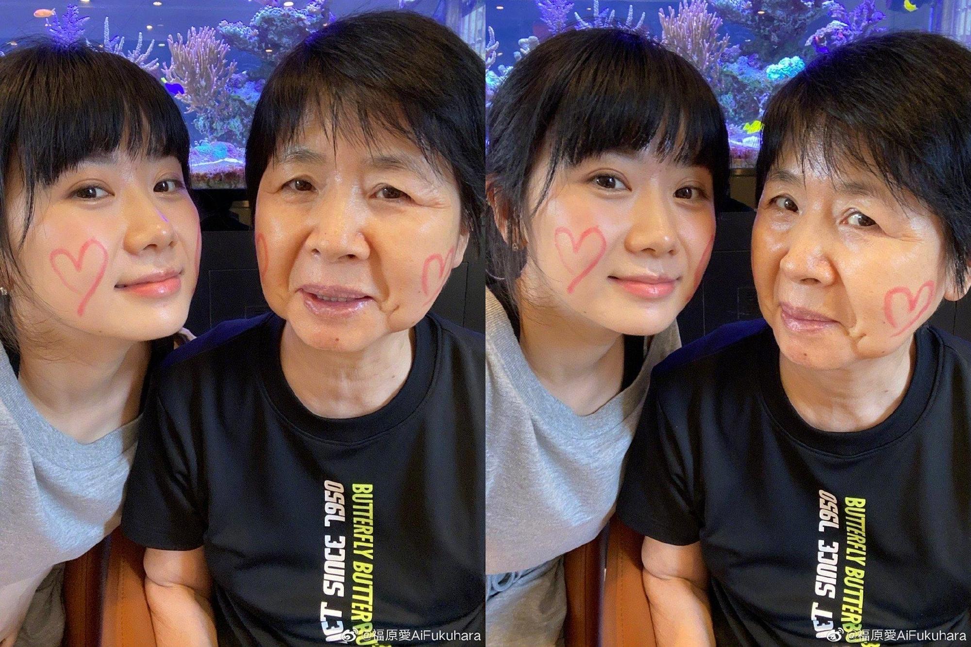 福原愛(左)的婚姻有異,據說媽媽(右)最後才知道。(翻攝福原愛微博)