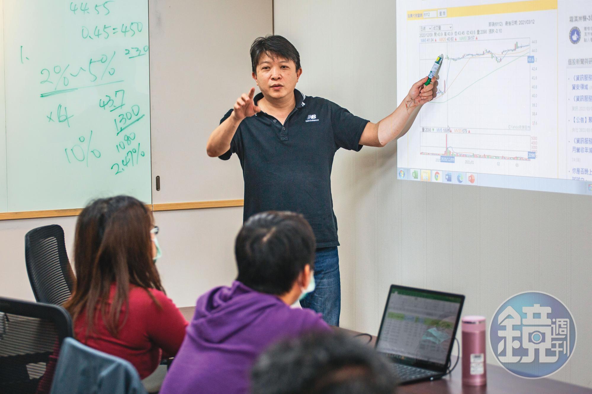 錢世傑相信知識流動能翻轉財富命運，只要有空閒時間，就會推動理財教育。