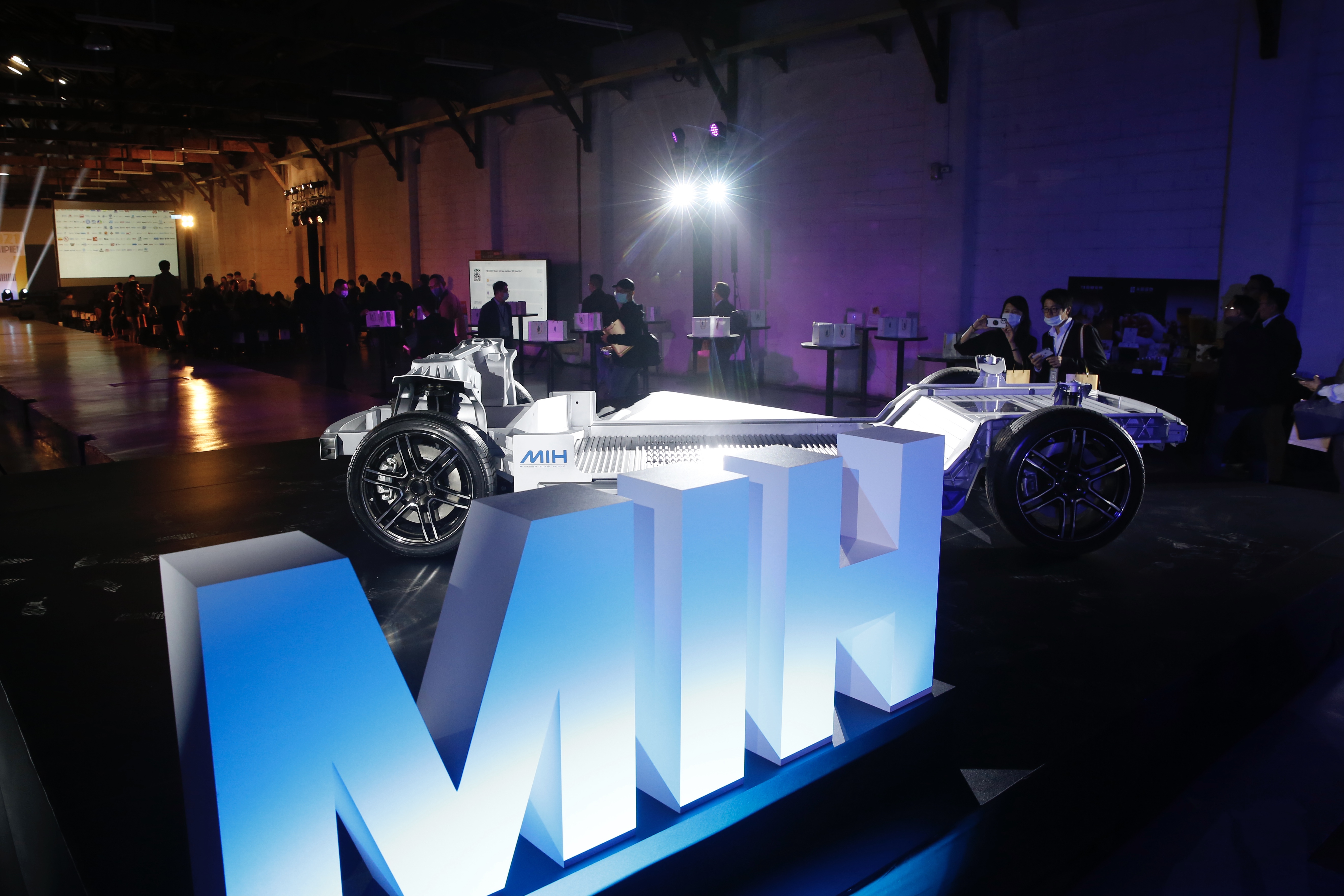 成功吸引全球上千廠商加入的鴻海MIH聯盟，25日首次讓會員們聚會。