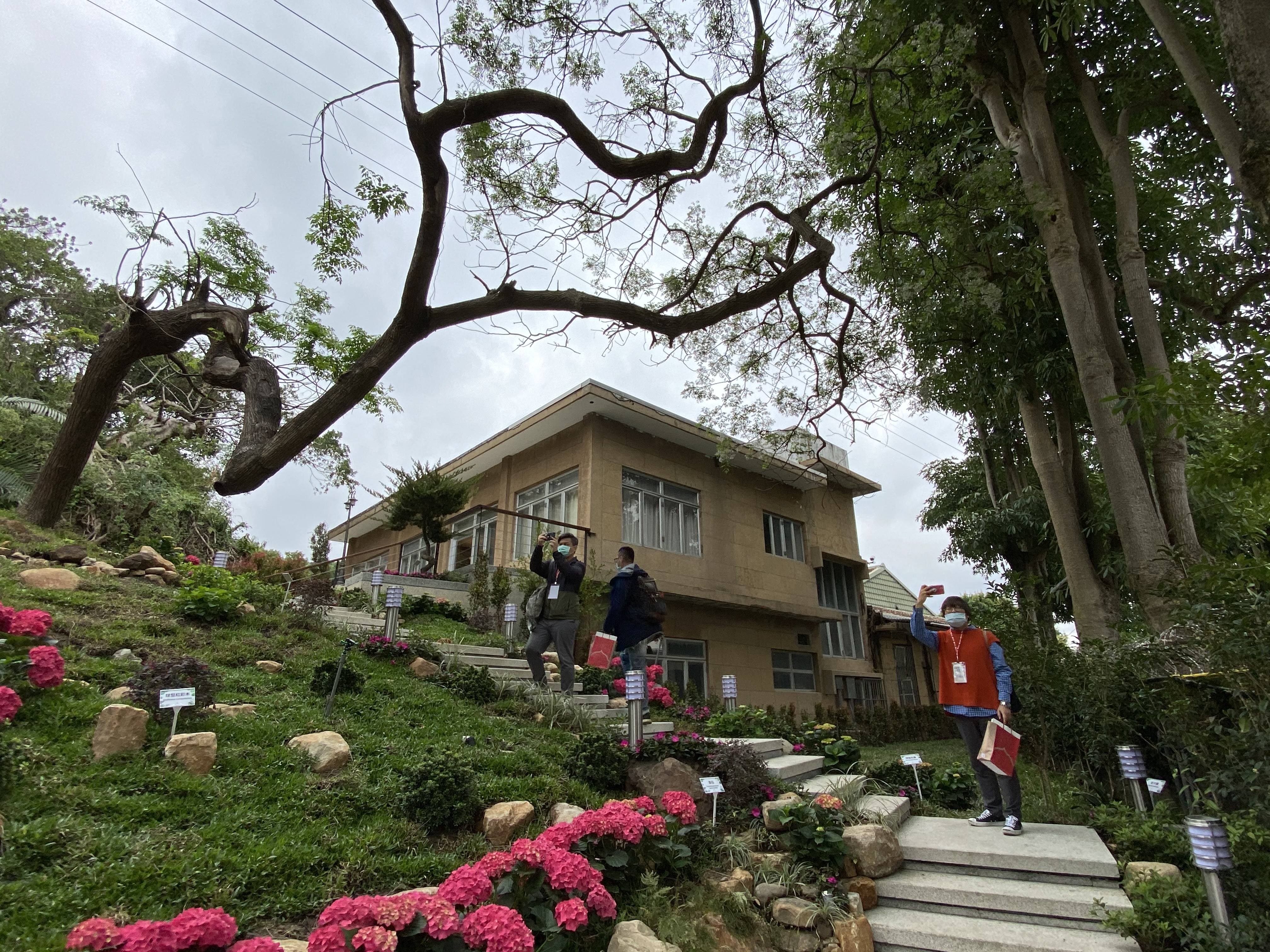 孔小姐的故居，就在密道走出抬頭可見處。