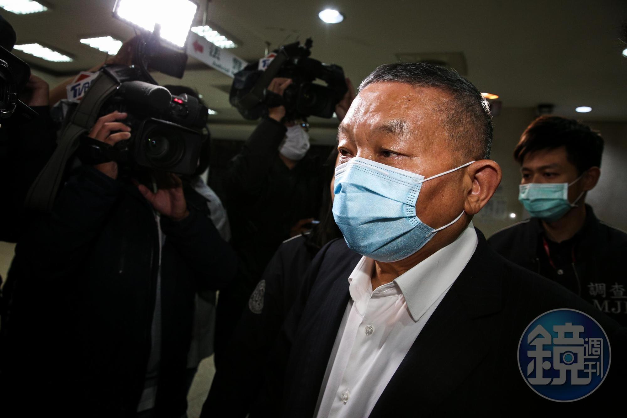 身兼味王董座的大洋僑果負責人陳清福訊後，遭檢方以200萬元交保再降保為180萬元，最後仍籌不出錢，只好在法警室過夜。