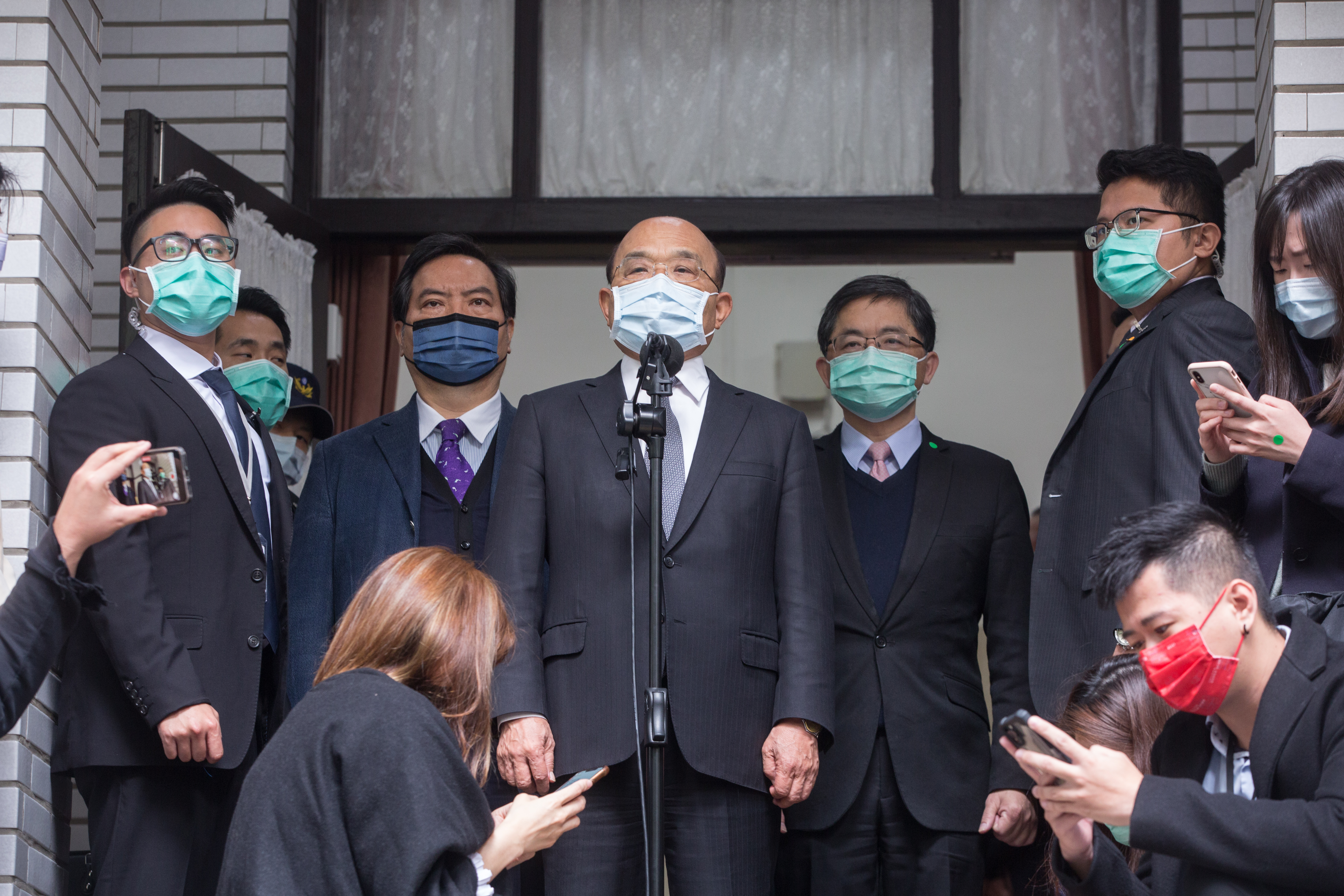 行政院長蘇貞昌（中）表示，限水是依各地水庫水量不同而定。（本刊資料照）