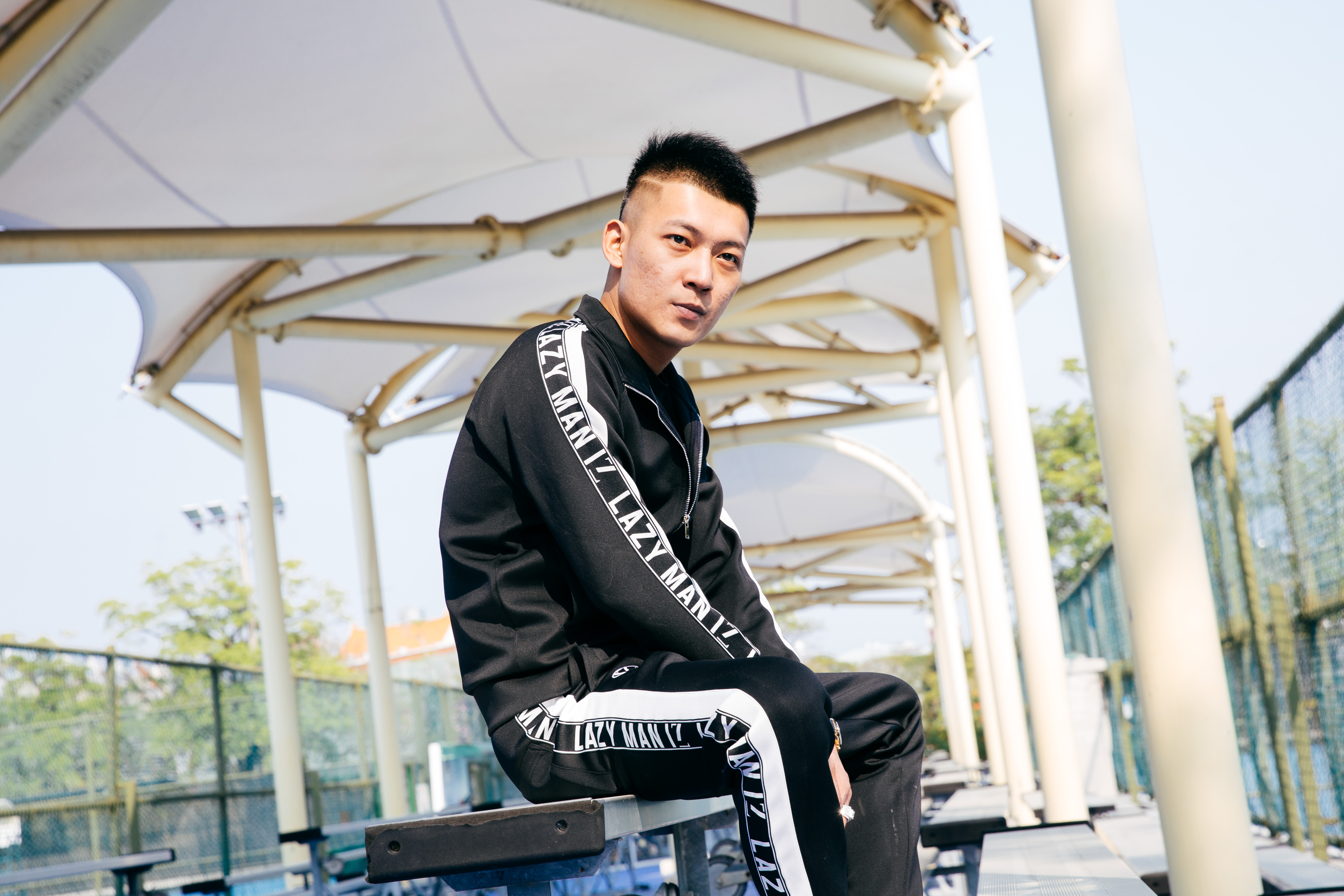 網紅「鳳梨」最近因為直播爆紅，超台又男子漢的風格圈粉無數。