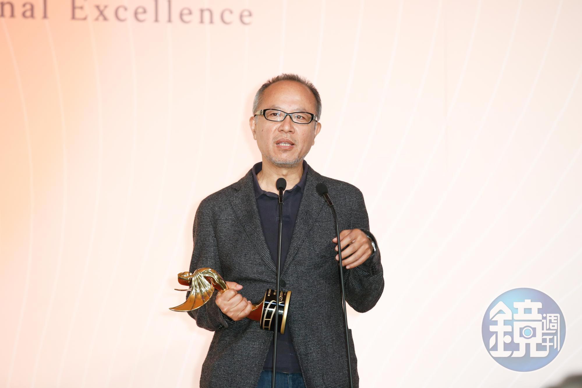 鍾孟宏獲頒「楊士琪紀念獎」,表揚他近年來的成就。