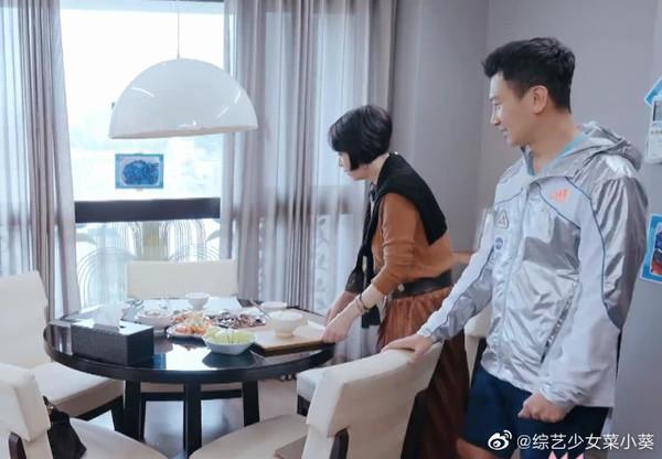 林月雲（左）參加陸綜《婆婆和媽媽》，過去小三黑歷史被挖出。（翻攝自微博）