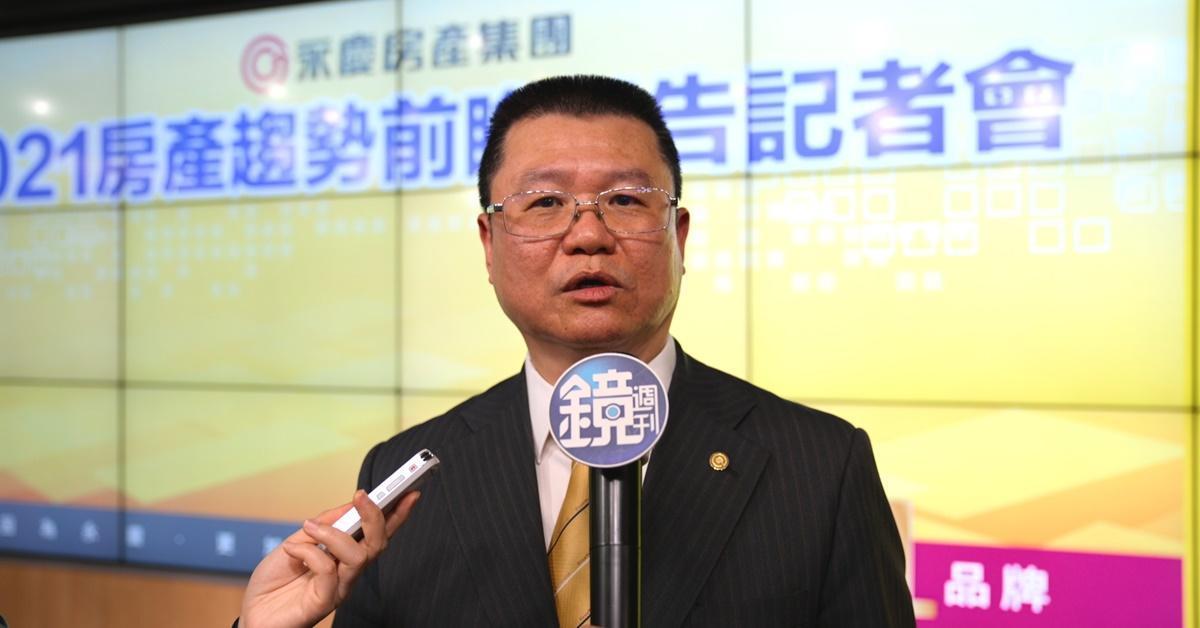 永慶房屋所舉辦的房產趨勢前瞻記者會,是根據回收的多份有效問卷、業界人士分析等製成,非常具有參考價值。(圖為永慶房產集團業務總經理葉凌棋)