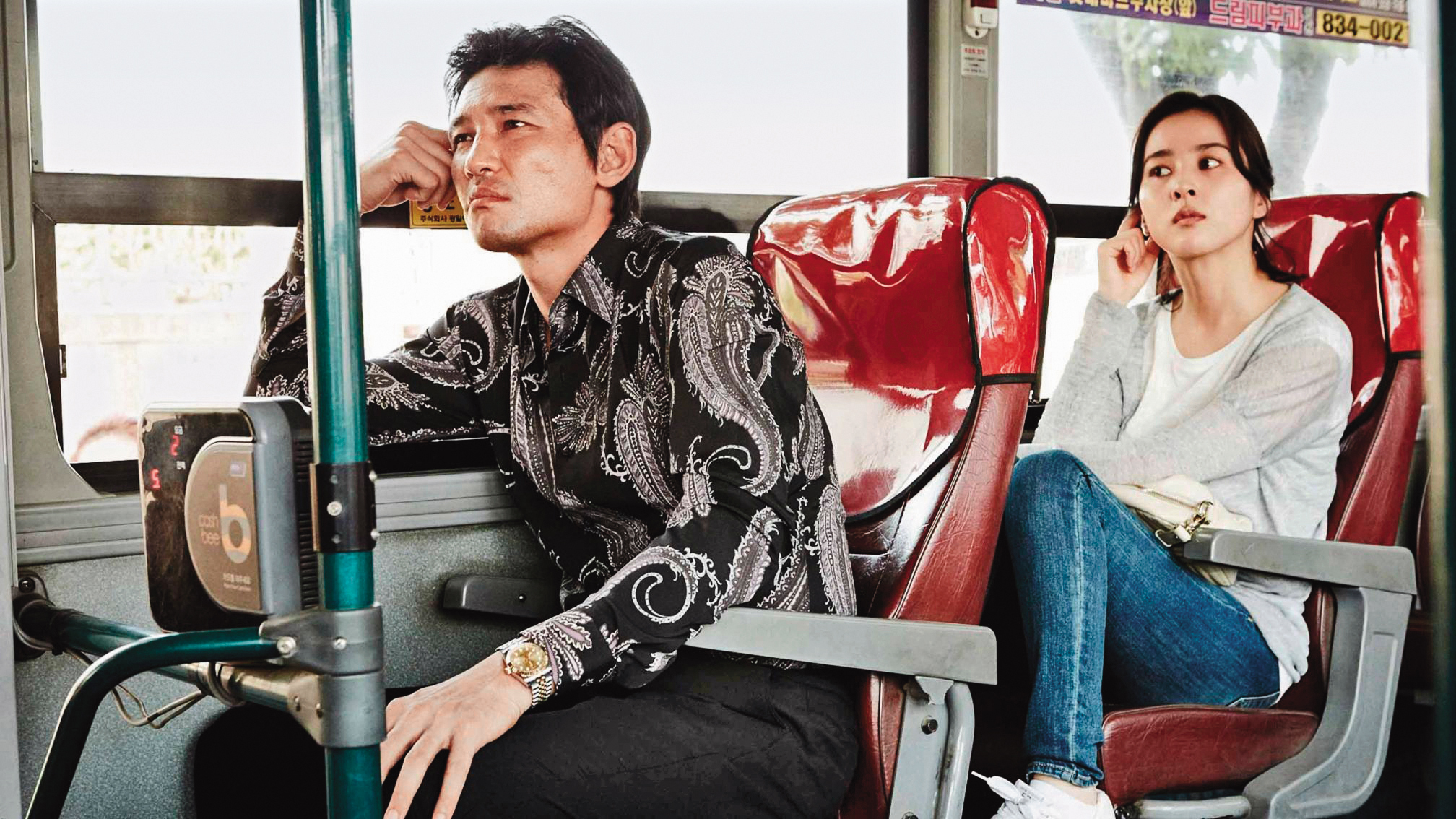 黄晸玟（左）、韓惠軫（右）主演的《不標準情人》劇情虐心，也是2014年最賣座的韓國愛情文藝電影。（翻攝自myVideo）