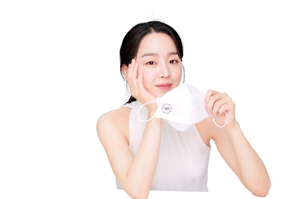 抵制風波波及申惠善，口罩品牌一度宣布暫停出產她代言的口罩。（翻攝自WeMustM）