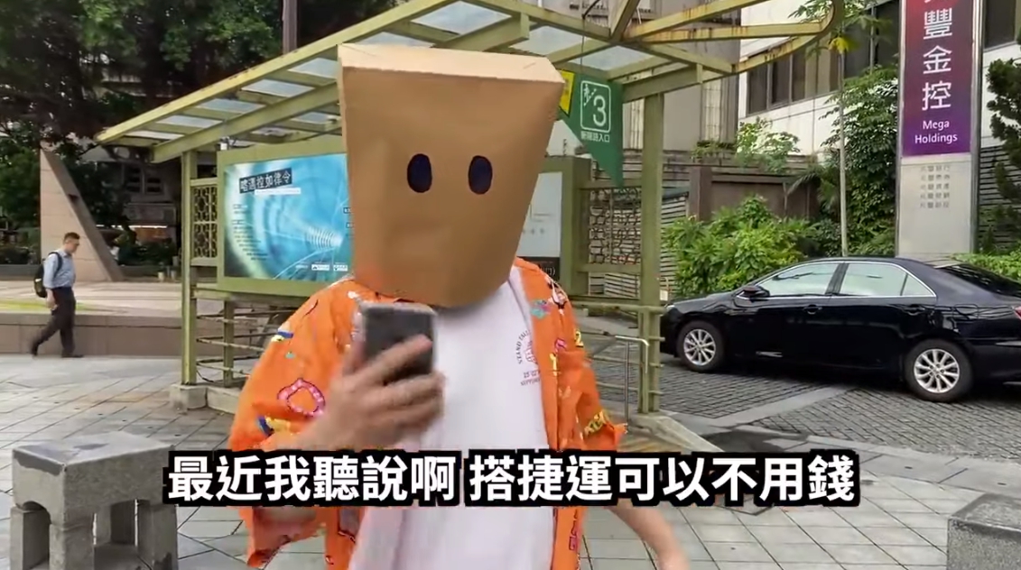 龍男曾因搭北捷逃票而鬧上新聞版面。(翻攝自YouTube)