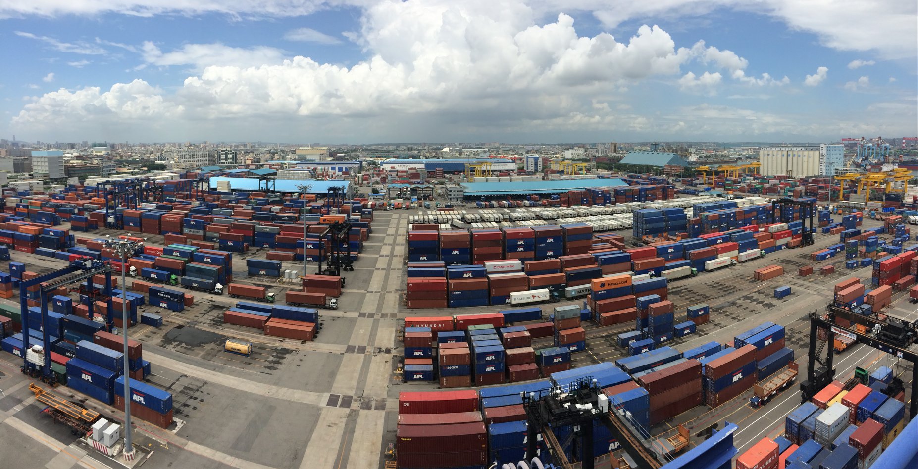 貨櫃航營收自2020年10月開始暴衝，之後一路水漲船高。（翻攝台灣港務股份有限公司高雄港務分公司臉書）