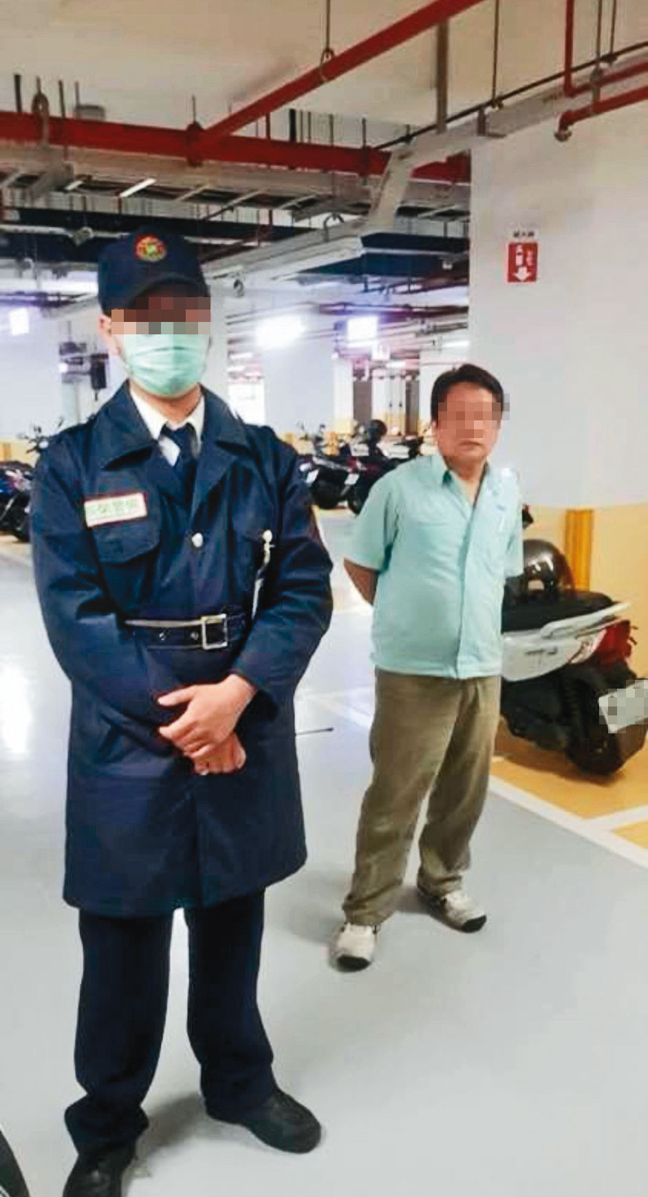 未完成離職手續的王先生欲返回公司上班,卻被主管及警衛拒於門外。(讀者提供)