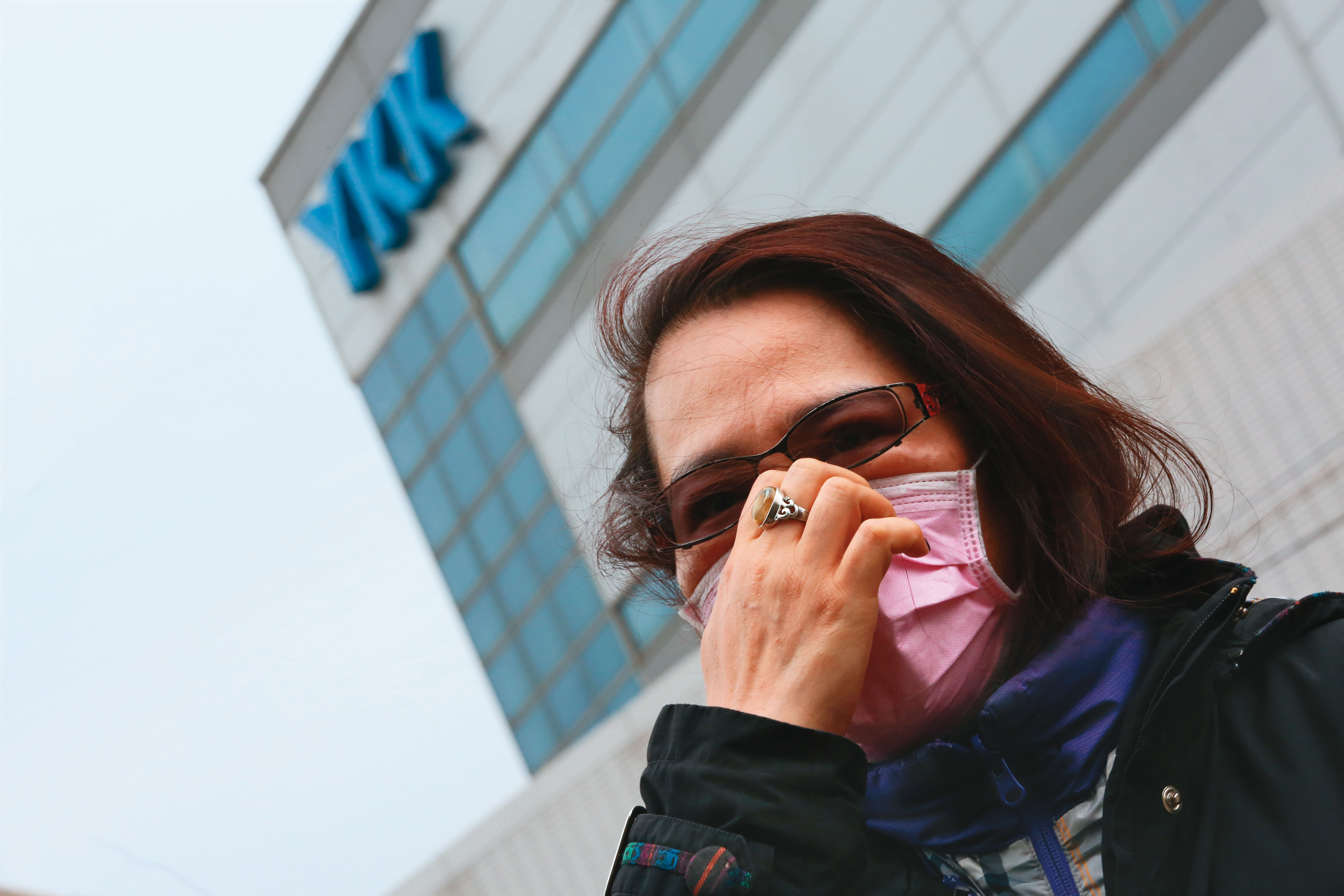 在YKK工作22年的林小姐，再過3年就可以辦退休，卻在去年底遭資遣。