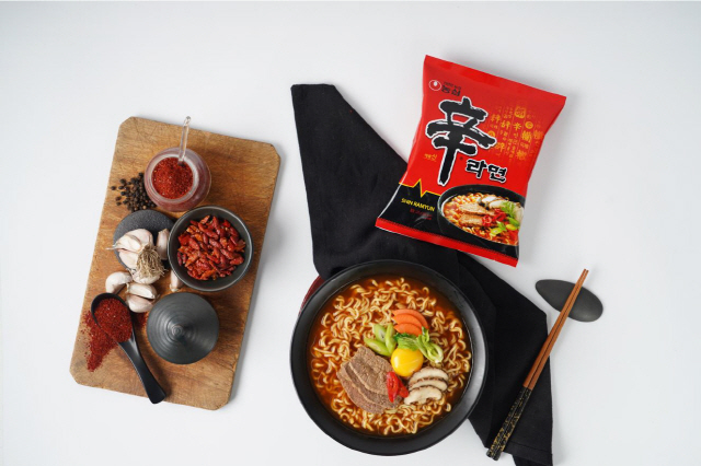 「辛拉麵」品名中的「辛」字大有來頭。（翻攝自辛拉麵官網）