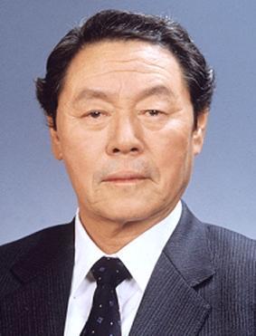 農心集團創辦人辛春浩與另一大集團「樂天集團」的會長辛格浩為兄弟，2人掌握日韓食品動脈。（翻攝自namuwiki）