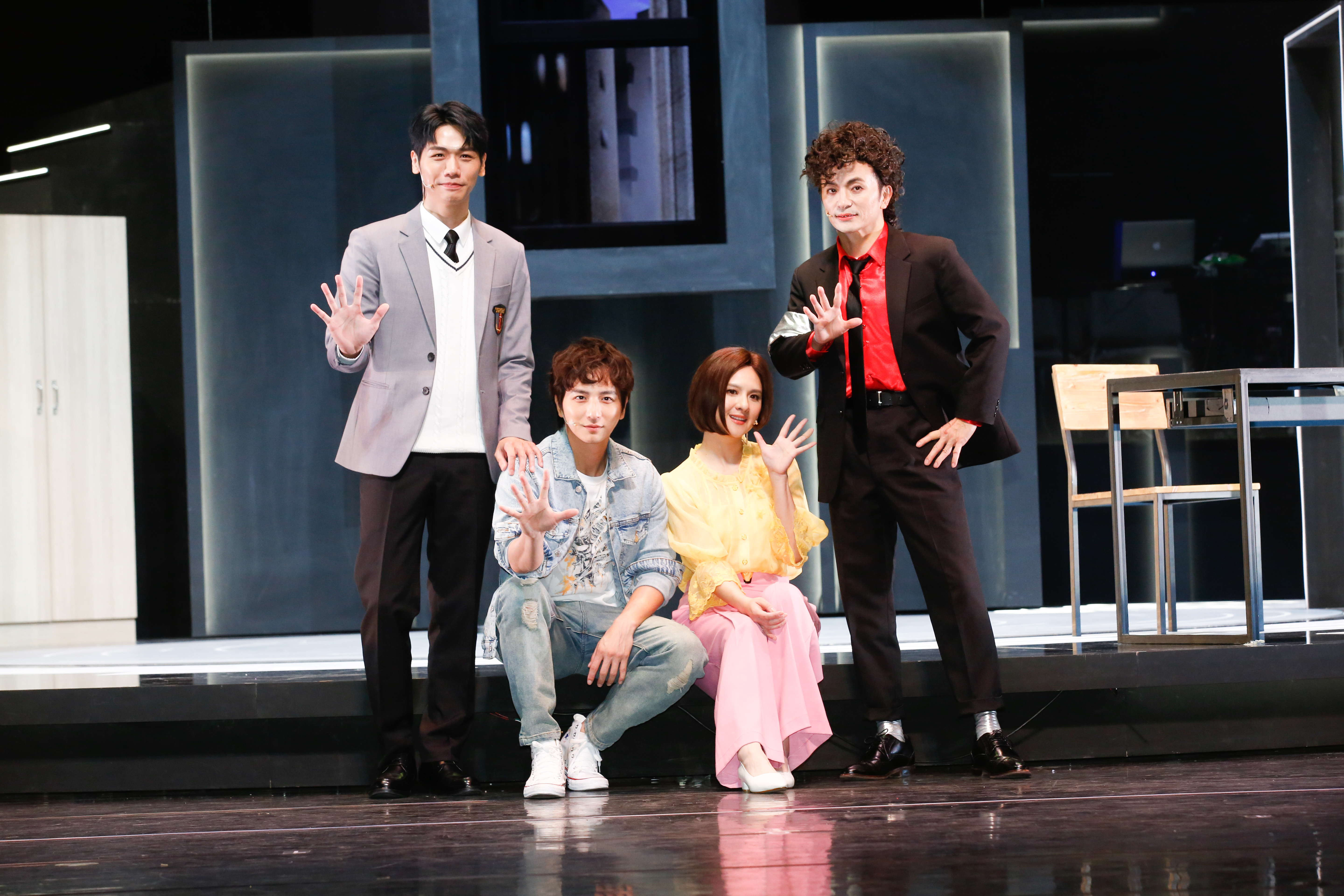 蔡旻佑（左起）楊奇煜、郭靜與唐從聖主演音樂劇《生命中最美好的5分鐘》。