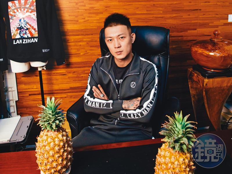 網紅鳳梨因獨特台味與直爽性格,吸引大批粉絲。(本刊資料照)