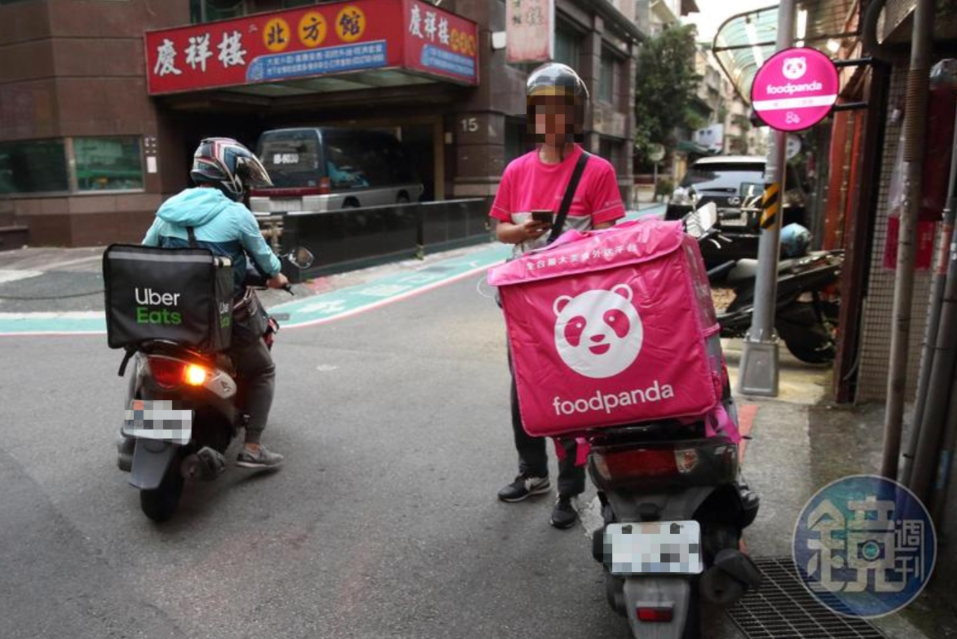 外送員撿到38萬疑似想私吞，同事紛紛勸說應趕緊送到警局免得被告侵佔。（示意圖，本刊資料照）