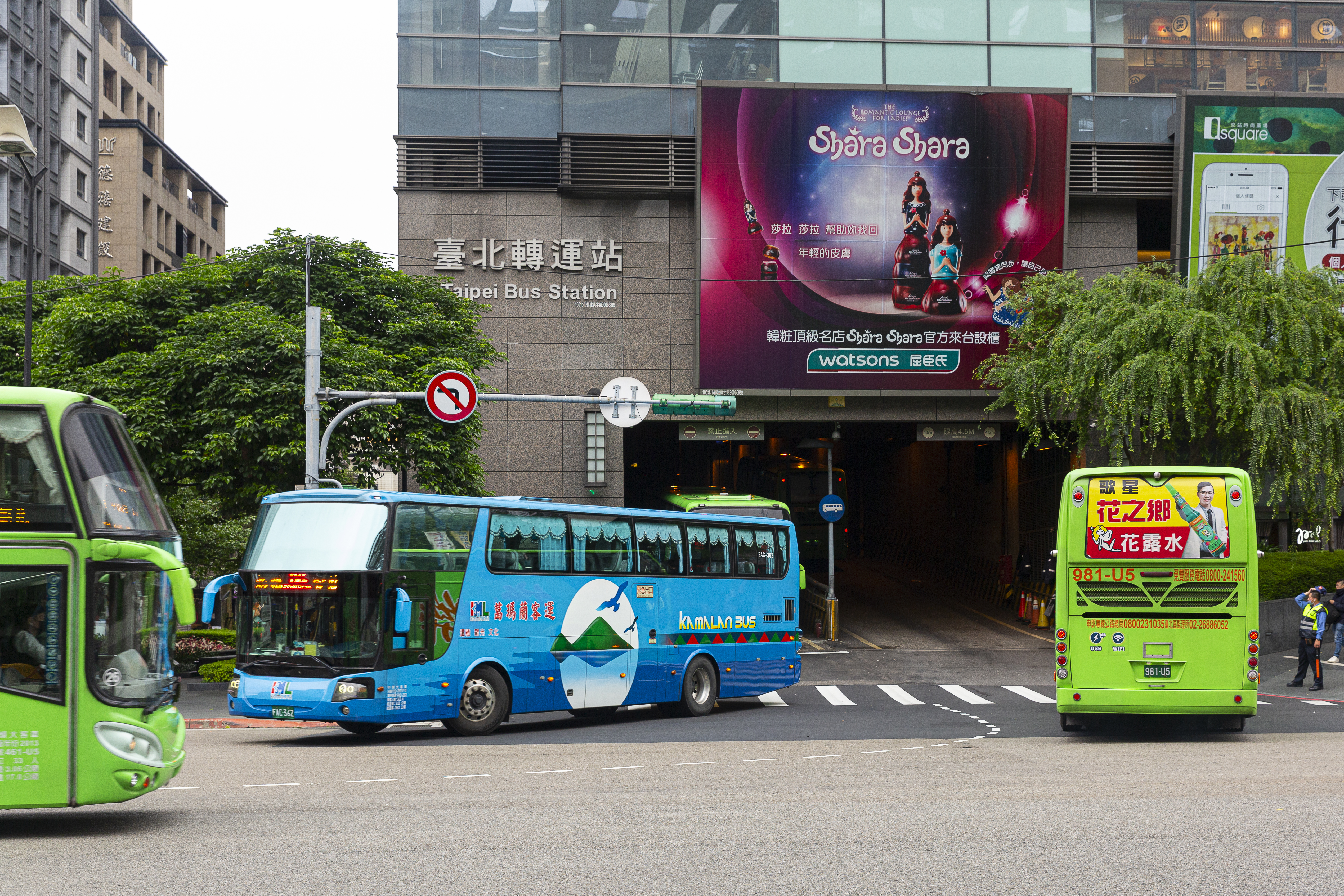 清明連假疏運，交通部公路總局推出推出90條國道客運路線票價享平日或原票價85折優惠。（資料照）