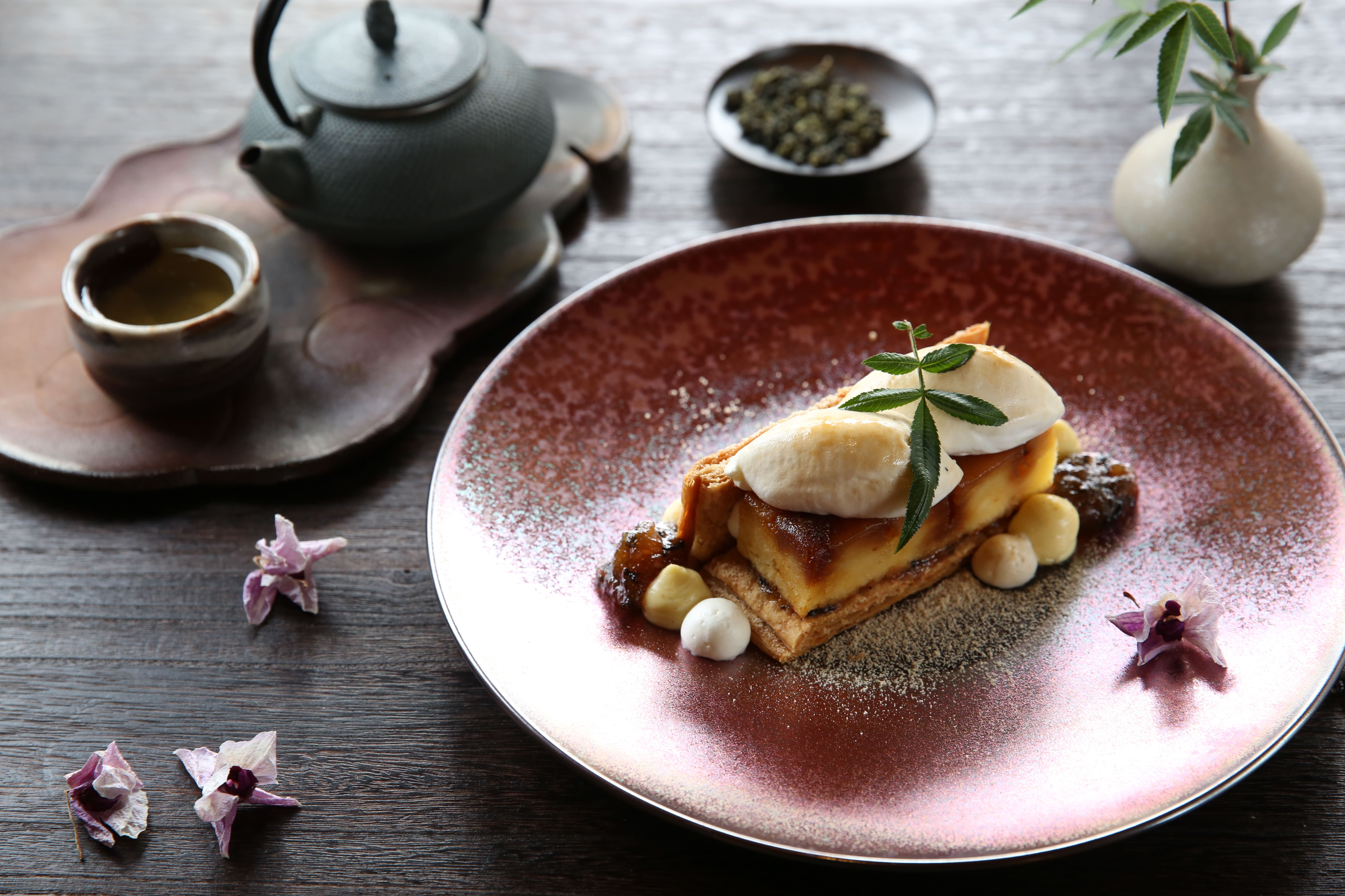 「焦糖蘋果千層派」精緻的像藝術品，讓人難以下手。