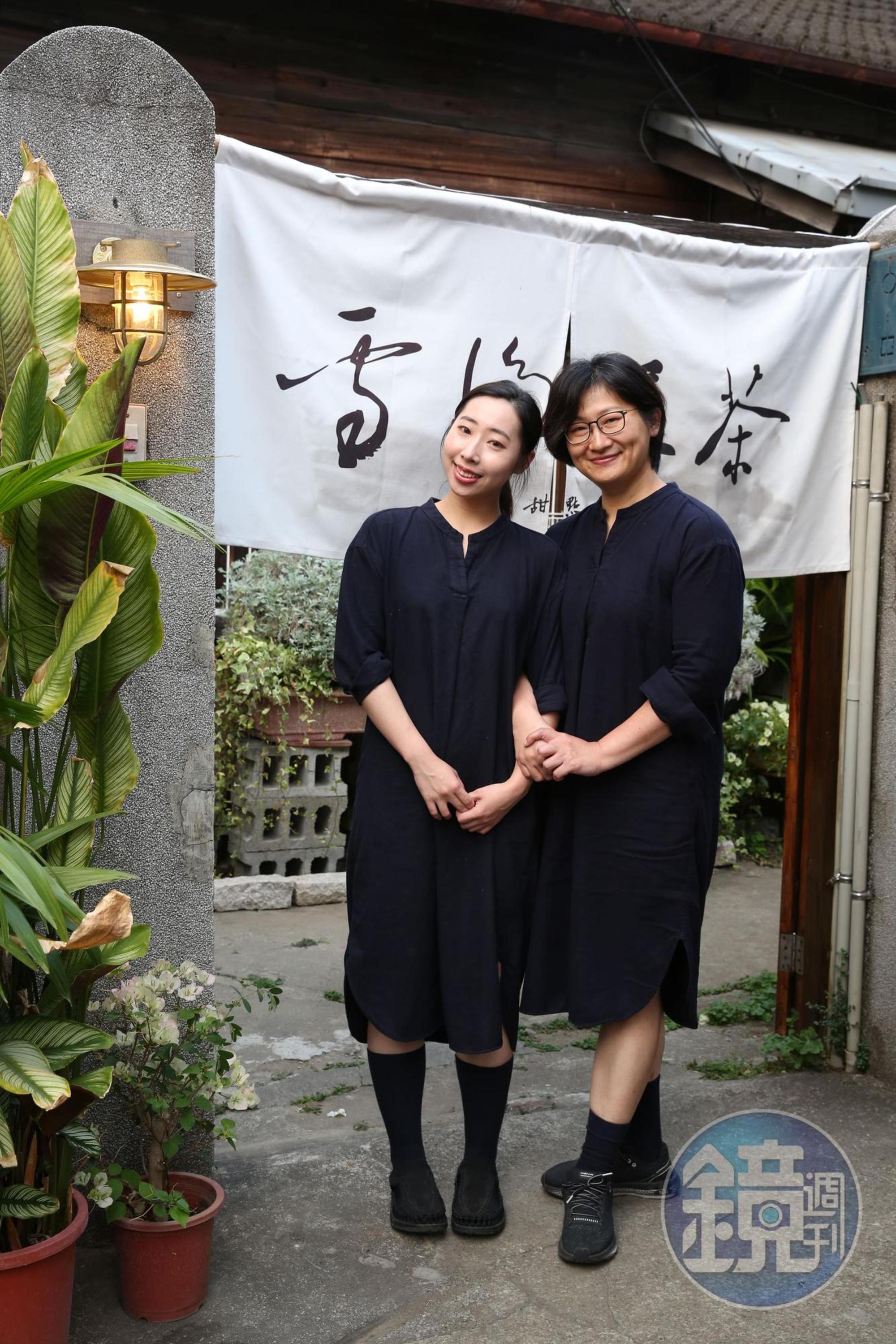 對女兒黃叔儀（左）和媽媽林如利（右）來說，雪後煎茶是她們能夠靜心鑽研茶點的地方。