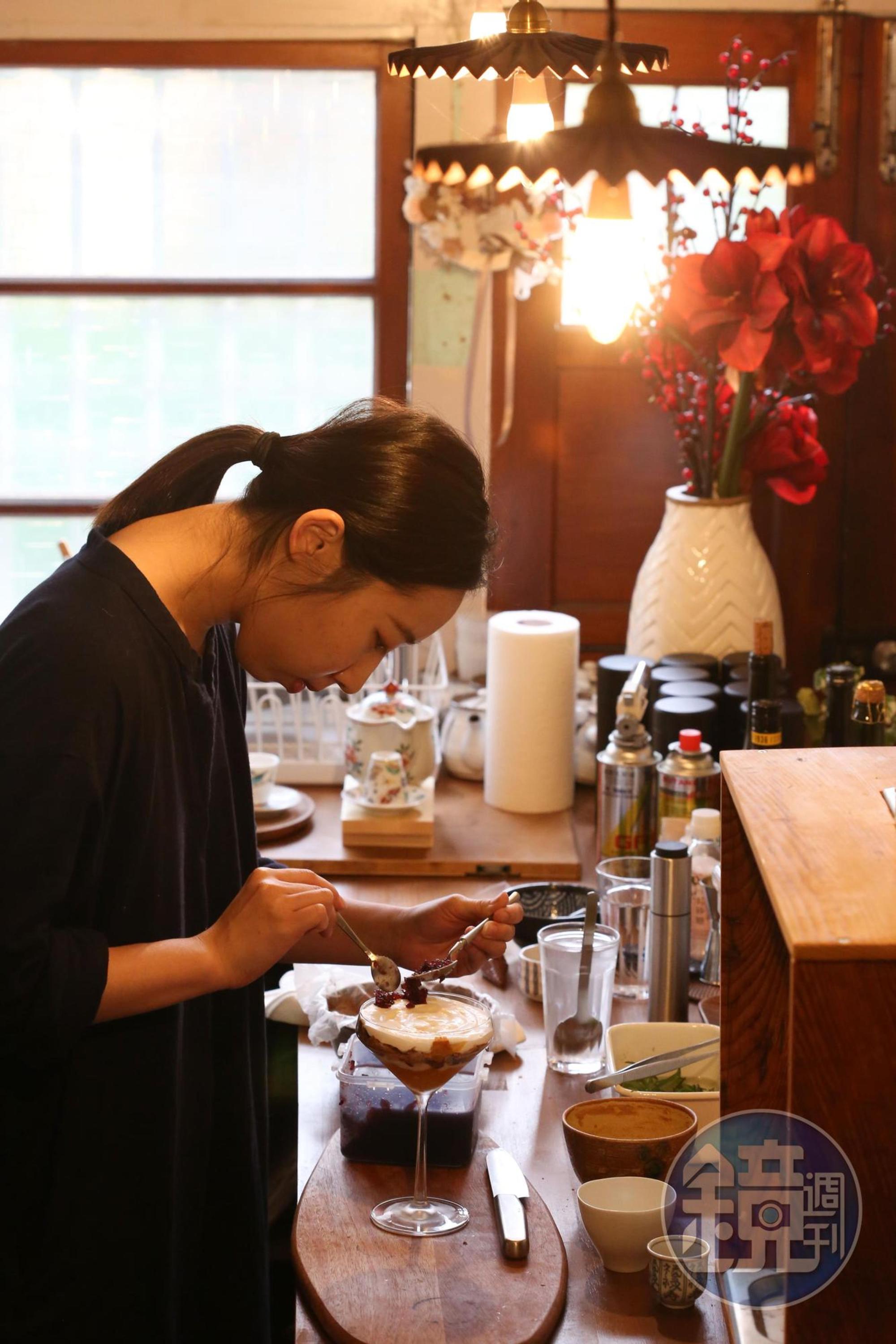 黃叔儀非本科出身，完全是靠興趣和自研，累積出今日桌上一道道精美工細的甜點。