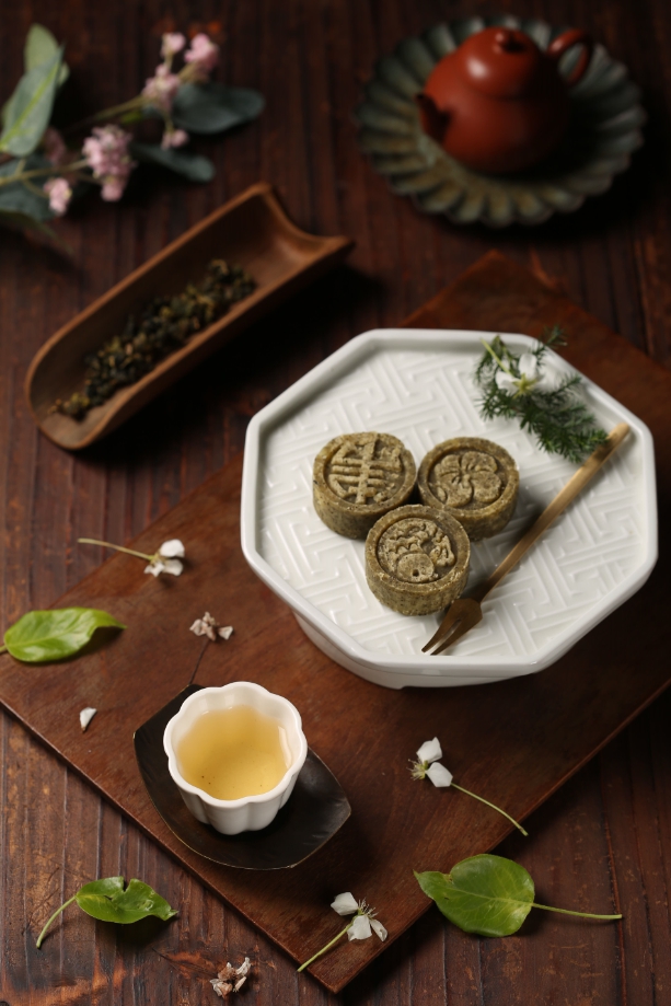 「麻油冰鎮綠豆糕」細膩香醇，麻香誘人。（100元／3個）