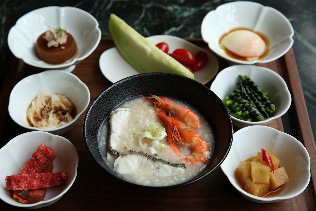 早餐可以嘗到「海鮮粥」與多種宜蘭在地小食。