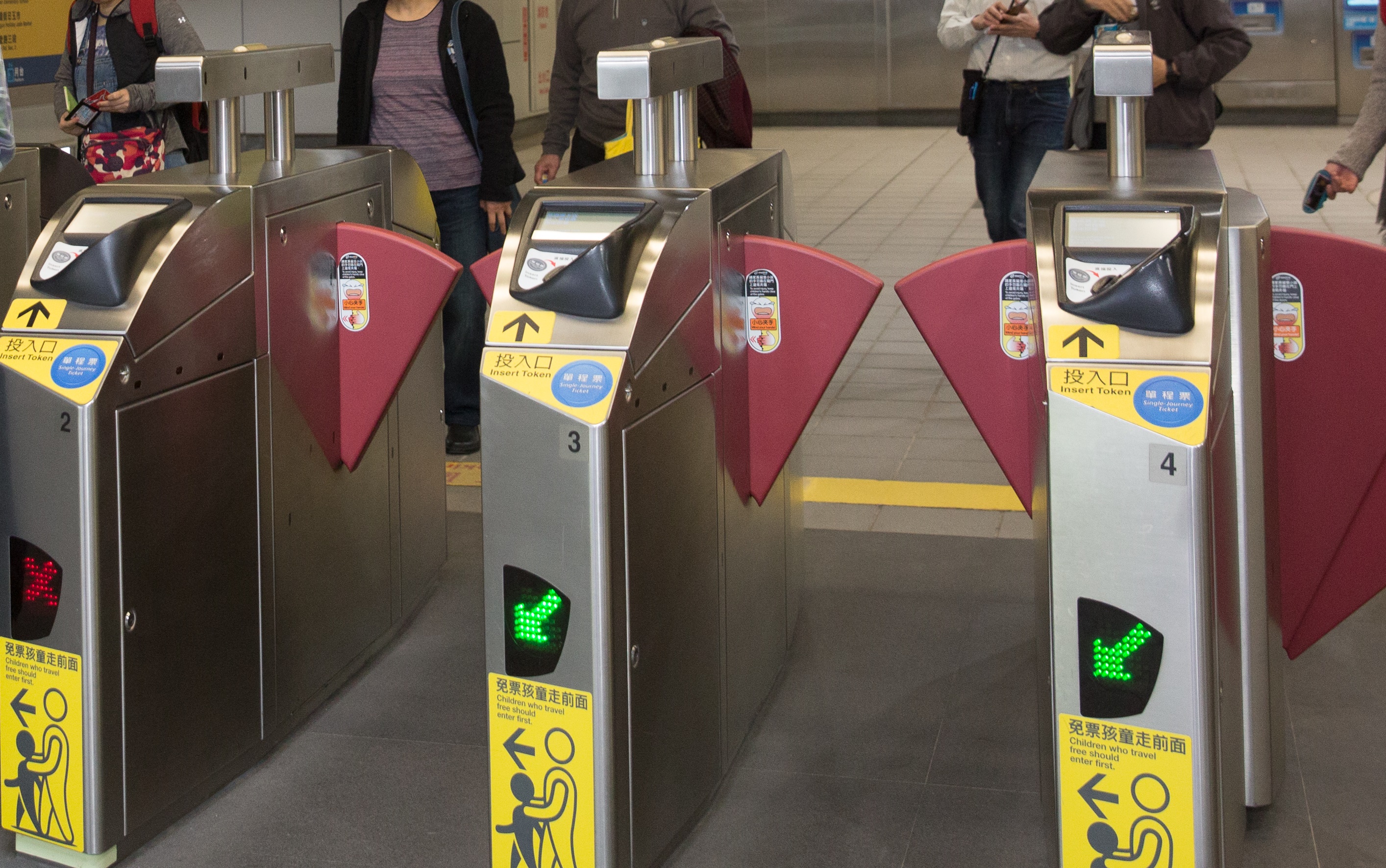 有女網友謊稱遭北捷站務員騷擾稱逃票，還上網討拍，經查確發現該女為逃票慣犯。圖為示意圖，當事人與本新聞無關。（本刊資料照）