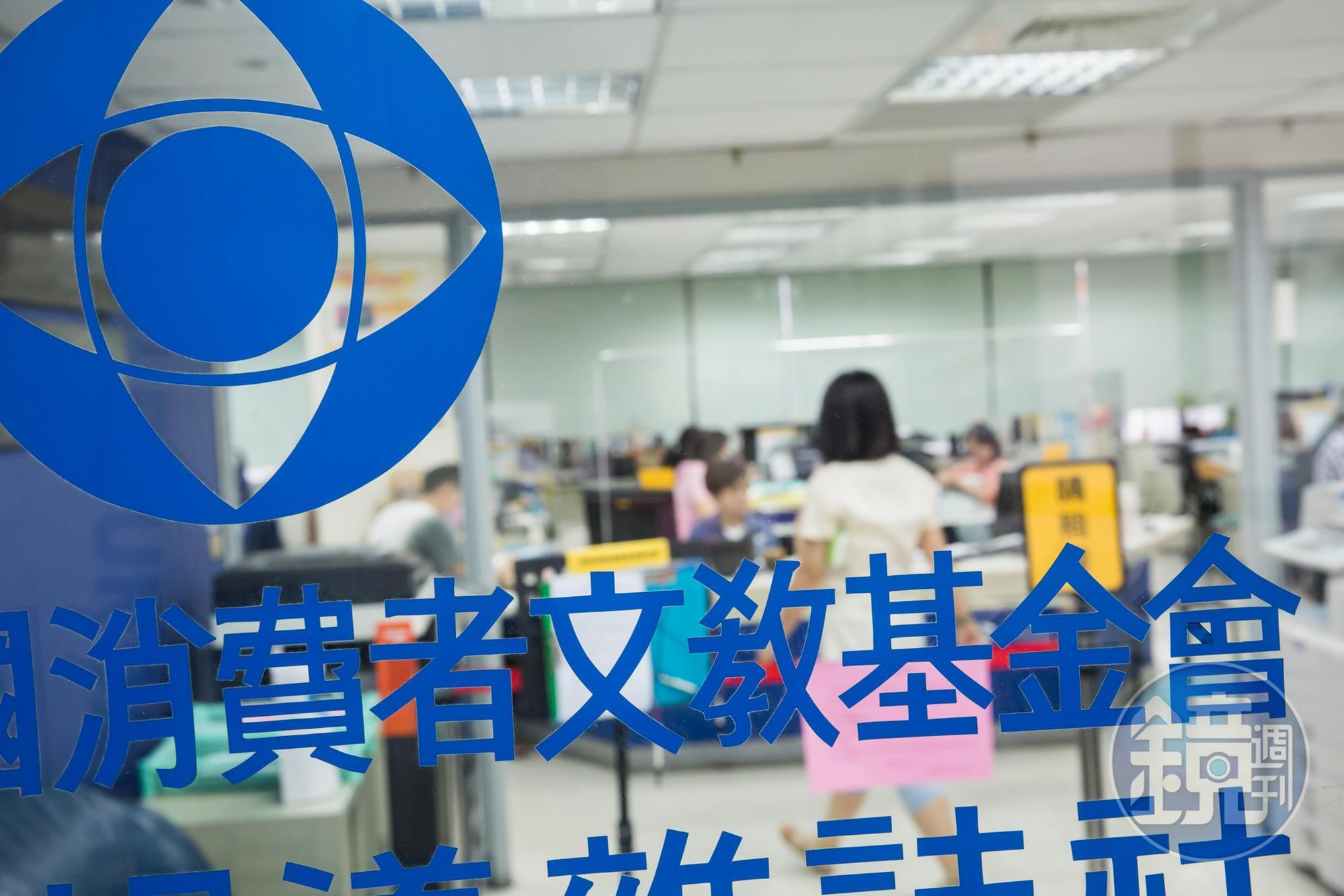 消基會房屋委員會委員林旺根表示,今天會發生民眾權益受損的狀況,最主要的原因是,動用信託款的「指示權」常常在開發商身上,也就是說,由建商決定哪種款項先用。