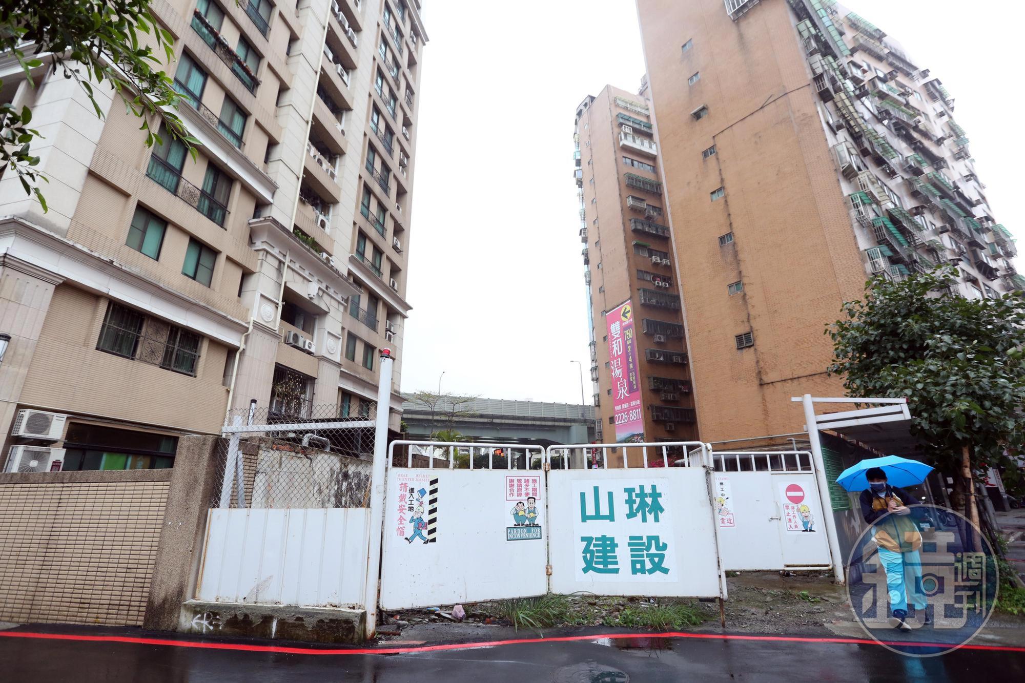 中和預售案「青慕淳」一開始由山琳建設投資興建,後來山琳建設驚傳跑路,留給承購戶一條難走的路。