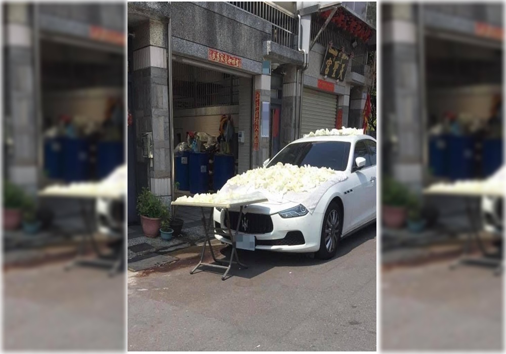 網友轉貼路邊奇景，有人竟在瑪莎拉蒂上曬「蘿蔔乾」。（翻攝自爆廢1公社）