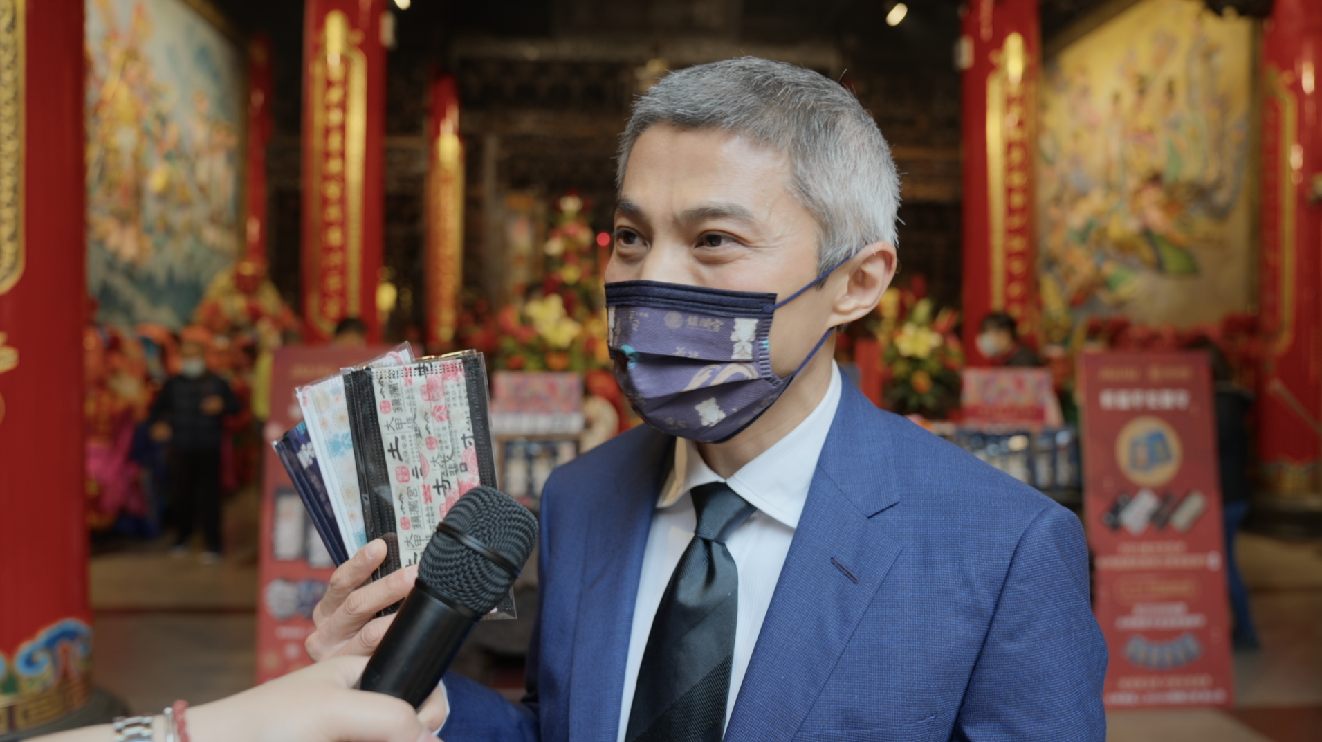 親親口罩執行長表示,親親醫用口罩不僅設計感十足而且是三鋼印口罩,上面除了MD和Made in Taiwan,還加入品牌JIUJIU的鋼印。