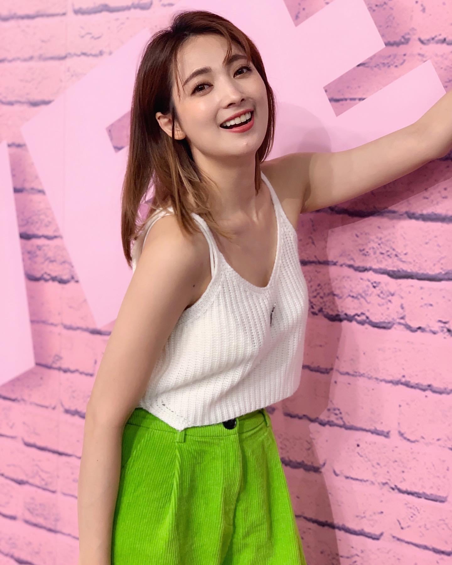 阿喜曾被拍到喝爛醉，在路旁狂吐。（翻攝自阿喜臉書）